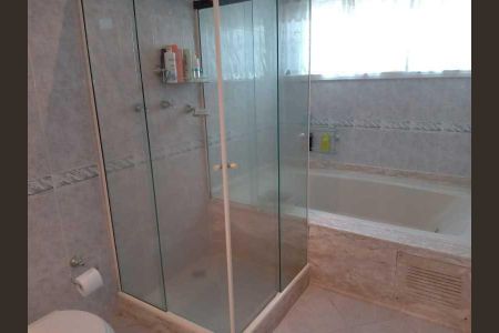 Casa de condomínio à venda com 366m², 5 quartos e 4 vagas