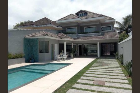 Casa de condomínio à venda com 366m², 5 quartos e 4 vagas