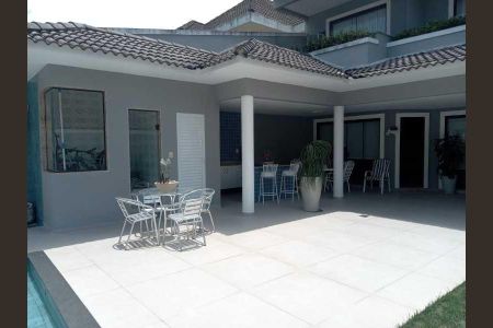 Casa de condomínio à venda com 366m², 5 quartos e 4 vagas