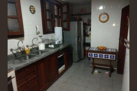 Casa à venda com 338m², 3 quartos e 1 vaga