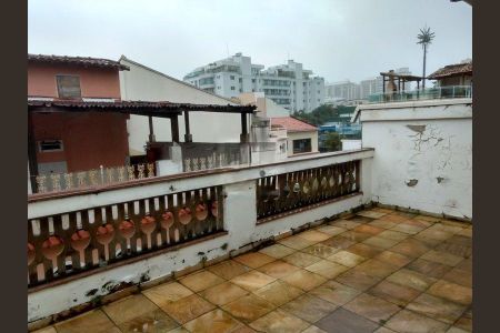 Casa à venda com 338m², 3 quartos e 1 vaga