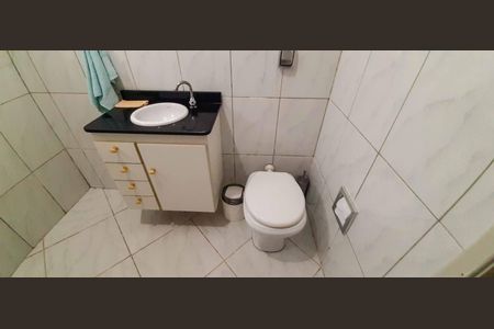 Casa à venda com 221m², 3 quartos e 3 vagasBanheiro