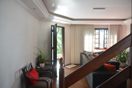 Casa à venda com 153m², 3 quartos e 3 vagasSala