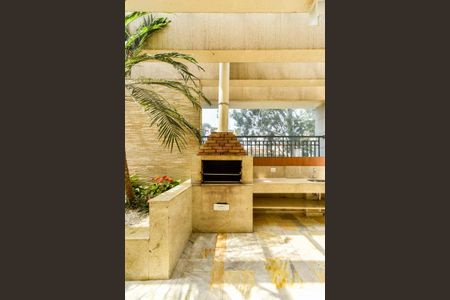 Apartamento à venda com 240m², 4 quartos e 3 vagas Apartamento à venda com 240m², 4 quartos e 3 vagasÁrea comum - Churrasqueira