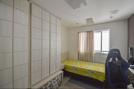 Apartamento à venda com 240m², 4 quartos e 3 vagas Apartamento à venda com 240m², 4 quartos e 3 vagasQuarto