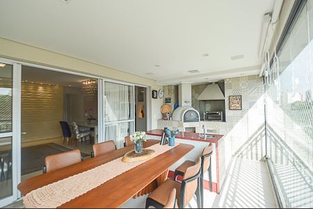 Apartamento à venda com 240m², 4 quartos e 3 vagas Apartamento à venda com 240m², 4 quartos e 3 vagasVaranda gourmet