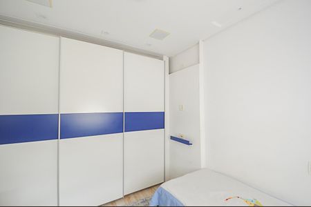 Apartamento à venda com 240m², 4 quartos e 3 vagas Apartamento à venda com 240m², 4 quartos e 3 vagasQuarto 2 - Suíte
