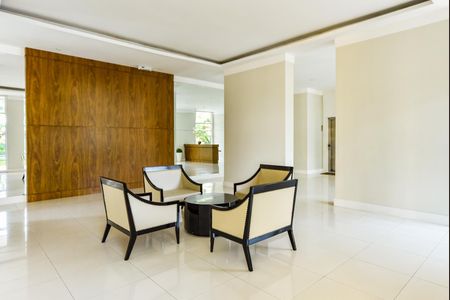 Apartamento à venda com 240m², 4 quartos e 3 vagas Apartamento à venda com 240m², 4 quartos e 3 vagasHall de entrada