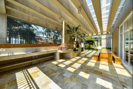 Apartamento à venda com 240m², 4 quartos e 3 vagas Apartamento à venda com 240m², 4 quartos e 3 vagasÁrea comum - Churrasqueira