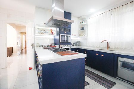 Casa à venda com 700m², 3 quartos e 5 vagas Casa à venda com 700m², 3 quartos e 5 vagasCozinha