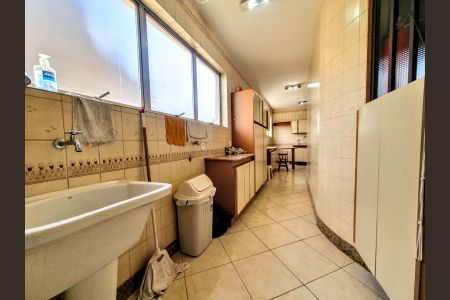 Apartamento à venda com 142m², 4 quartos e 2 vagas Apartamento à venda com 142m², 4 quartos e 2 vagasÁrea de Serviço