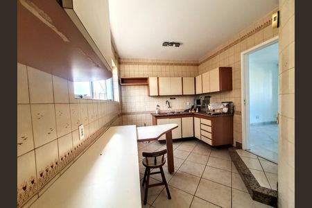 Apartamento à venda com 142m², 4 quartos e 2 vagas Apartamento à venda com 142m², 4 quartos e 2 vagasCozinha