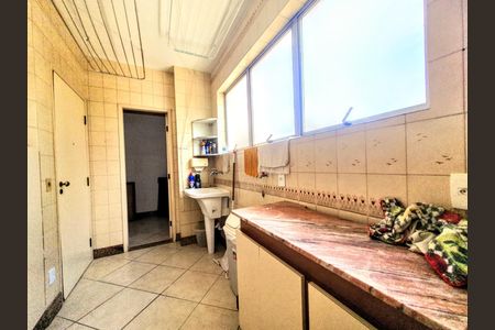 Apartamento à venda com 142m², 4 quartos e 2 vagas Apartamento à venda com 142m², 4 quartos e 2 vagasÁrea de Serviço