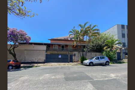 Casa à venda com 530m², 6 quartos e 4 vagasFachada