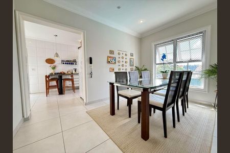 Casa de condomínio à venda com 350m², 3 quartos e 3 vagas