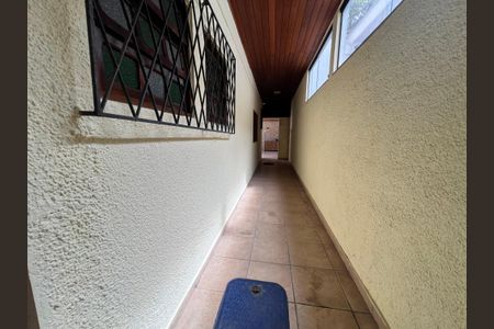 Casa para alugar com 322m², 3 quartos e 1 vaga Casa para alugar com 322m², 3 quartos e 1 vagaCorredor