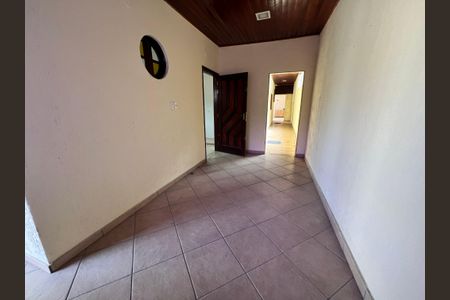 Casa para alugar com 322m², 3 quartos e 1 vaga Casa para alugar com 322m², 3 quartos e 1 vagaCorredor