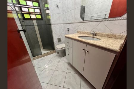 Casa para alugar com 322m², 3 quartos e 1 vaga Casa para alugar com 322m², 3 quartos e 1 vagaBanheiro