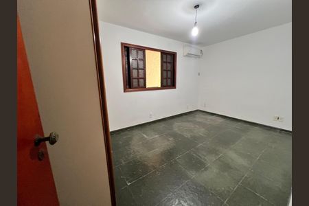 Casa para alugar com 322m², 3 quartos e 1 vaga Casa para alugar com 322m², 3 quartos e 1 vagaQuarto