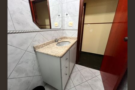Casa para alugar com 322m², 3 quartos e 1 vaga Casa para alugar com 322m², 3 quartos e 1 vagaBanheiro 2