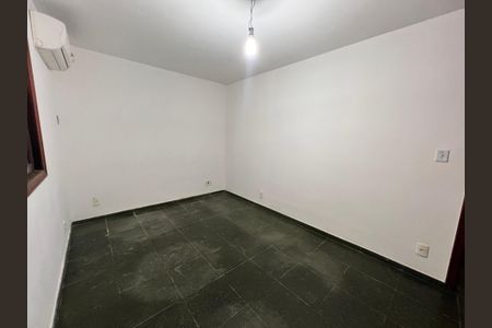 Casa para alugar com 322m², 3 quartos e 1 vaga Casa para alugar com 322m², 3 quartos e 1 vagaQuarto