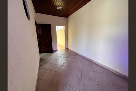 Casa para alugar com 322m², 3 quartos e 1 vaga Casa para alugar com 322m², 3 quartos e 1 vagaCorredor