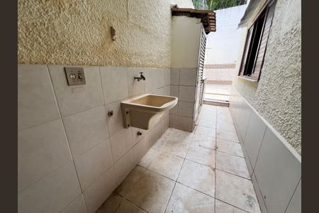 Casa para alugar com 322m², 3 quartos e 1 vaga Casa para alugar com 322m², 3 quartos e 1 vagaÁrea de Serviço