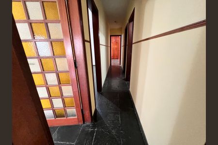 Casa para alugar com 322m², 3 quartos e 1 vaga Casa para alugar com 322m², 3 quartos e 1 vagaCorredor