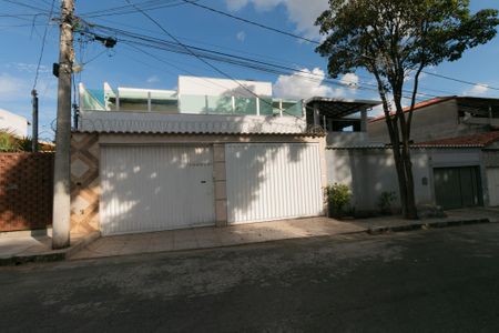 Casa à venda com 140m², 4 quartos e 3 vagasFachada