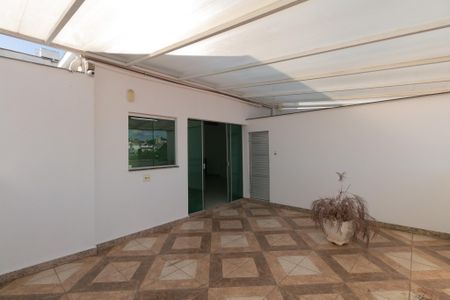 Casa à venda com 140m², 4 quartos e 3 vagasVaranda