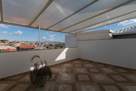 Casa à venda com 140m², 4 quartos e 3 vagasVaranda