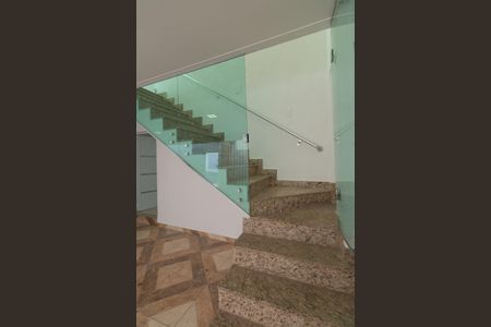 Casa à venda com 140m², 4 quartos e 3 vagasEscada