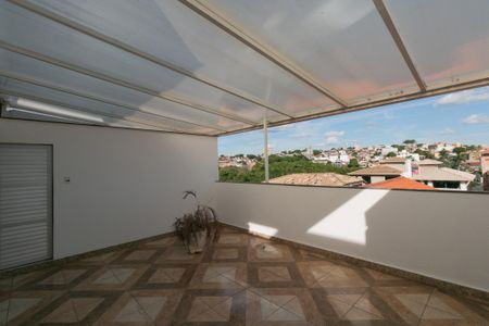 Casa à venda com 140m², 4 quartos e 3 vagasVaranda