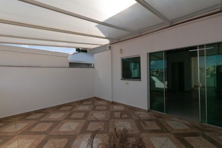 Casa à venda com 140m², 4 quartos e 3 vagasVaranda