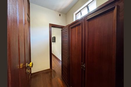 Casa à venda com 400m², 8 quartos e 5 vagas Casa à venda com 400m², 8 quartos e 5 vagasSuíte 2