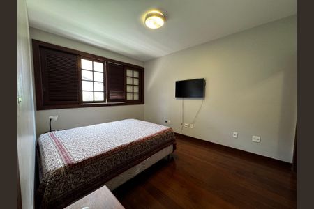 Casa à venda com 400m², 8 quartos e 5 vagas Casa à venda com 400m², 8 quartos e 5 vagasSuíte 1