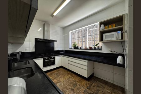 Casa à venda com 400m², 8 quartos e 5 vagas Casa à venda com 400m², 8 quartos e 5 vagasCozinha