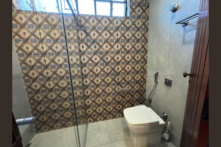 Casa à venda com 400m², 8 quartos e 5 vagas Casa à venda com 400m², 8 quartos e 5 vagasBanheiro 1