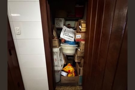 Casa à venda com 400m², 8 quartos e 5 vagas Casa à venda com 400m², 8 quartos e 5 vagasÁrea de Serviço