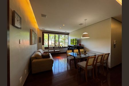 Casa à venda com 400m², 8 quartos e 5 vagas Casa à venda com 400m², 8 quartos e 5 vagasSala de Jantar