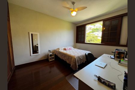 Casa à venda com 400m², 8 quartos e 5 vagas Casa à venda com 400m², 8 quartos e 5 vagasQuarto 1