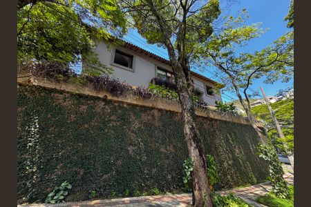 Casa à venda com 400m², 8 quartos e 5 vagas Casa à venda com 400m², 8 quartos e 5 vagasFachada casa