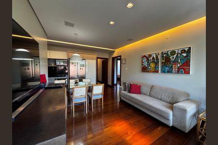 Casa à venda com 400m², 8 quartos e 5 vagas Casa à venda com 400m², 8 quartos e 5 vagasSala