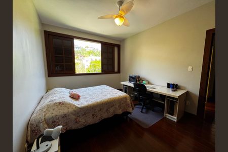 Casa à venda com 400m², 8 quartos e 5 vagas Casa à venda com 400m², 8 quartos e 5 vagasQuarto 1