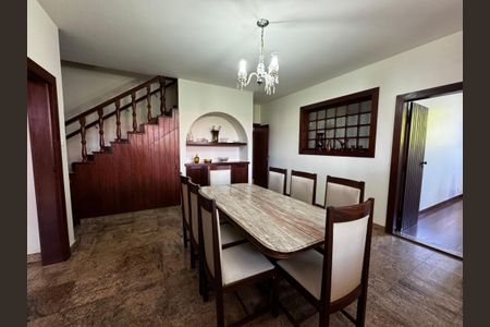 Casa à venda com 400m², 8 quartos e 5 vagas Casa à venda com 400m², 8 quartos e 5 vagasSala de Jantar