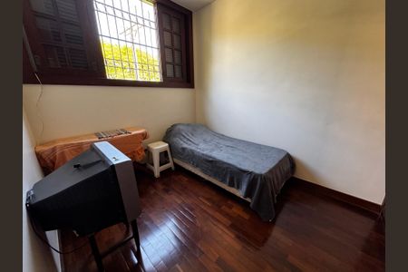 Casa à venda com 400m², 8 quartos e 5 vagas Casa à venda com 400m², 8 quartos e 5 vagasQuarto 4