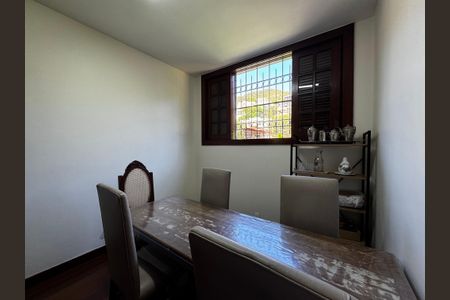 Casa à venda com 400m², 8 quartos e 5 vagas Casa à venda com 400m², 8 quartos e 5 vagasQuarto 6