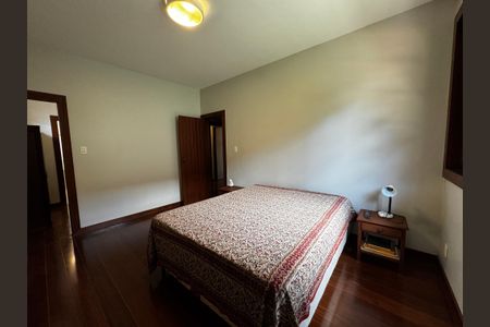 Casa à venda com 400m², 8 quartos e 5 vagas Casa à venda com 400m², 8 quartos e 5 vagasSuíte 1