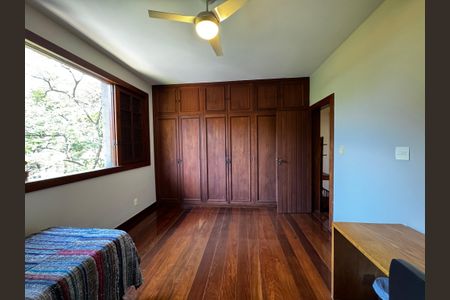 Casa à venda com 400m², 8 quartos e 5 vagas Casa à venda com 400m², 8 quartos e 5 vagasQuarto 2