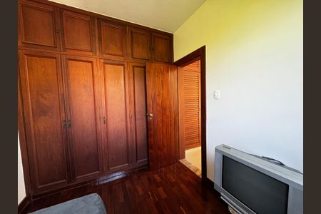 Casa à venda com 400m², 8 quartos e 5 vagas Casa à venda com 400m², 8 quartos e 5 vagasQuarto 4